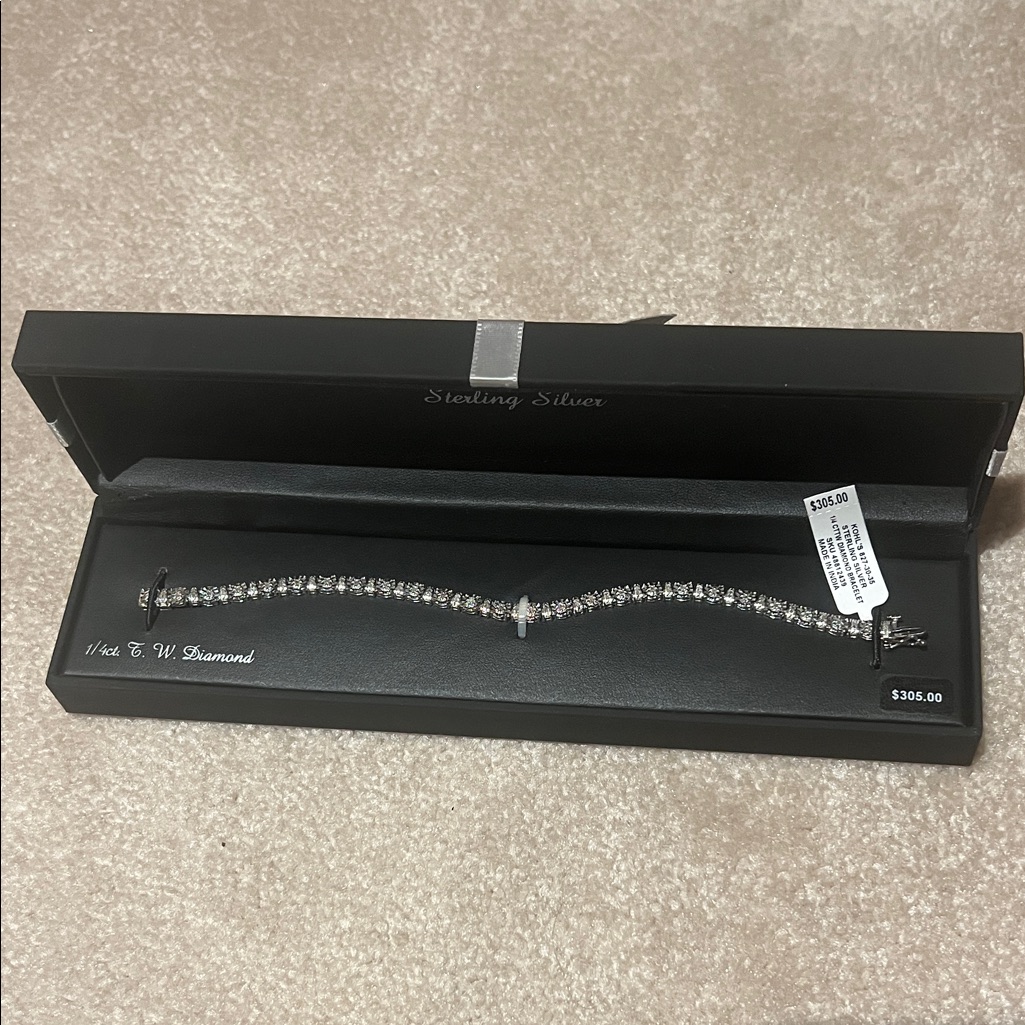 14 Ct Tw Diamond Dazzling Sterling Silver Diamond Bracelet